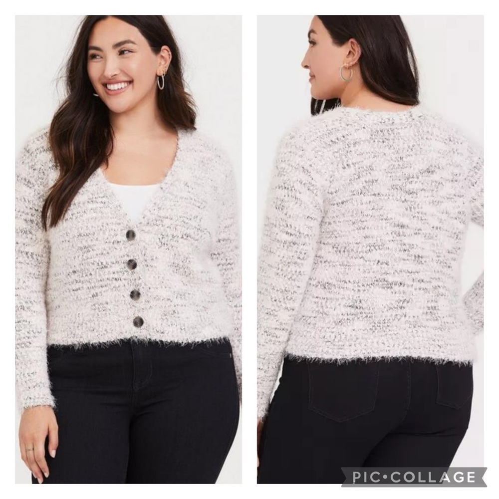 EUC Torrid Ivory Fuzzy Crop Button Front Boyfriend
Cardigan